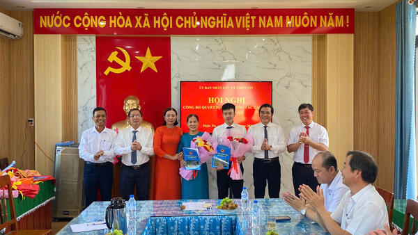 Xã Thiện Tín: tổ chức Hội nghị công bố và trao Quyết định về công tác cán bộ; gặp mặt, chia tay cán bộ quản lý nghỉ hưu; người hoạt động không chuyên trách nghỉ việc theo quy định