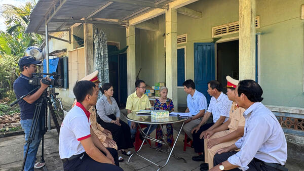 TRAO TẶNG  24.600.000 ĐỒNG CHO GIA ĐÌNH CÓ HOÀN CẢNH ĐẶC BIỆT KHÓ KHĂN