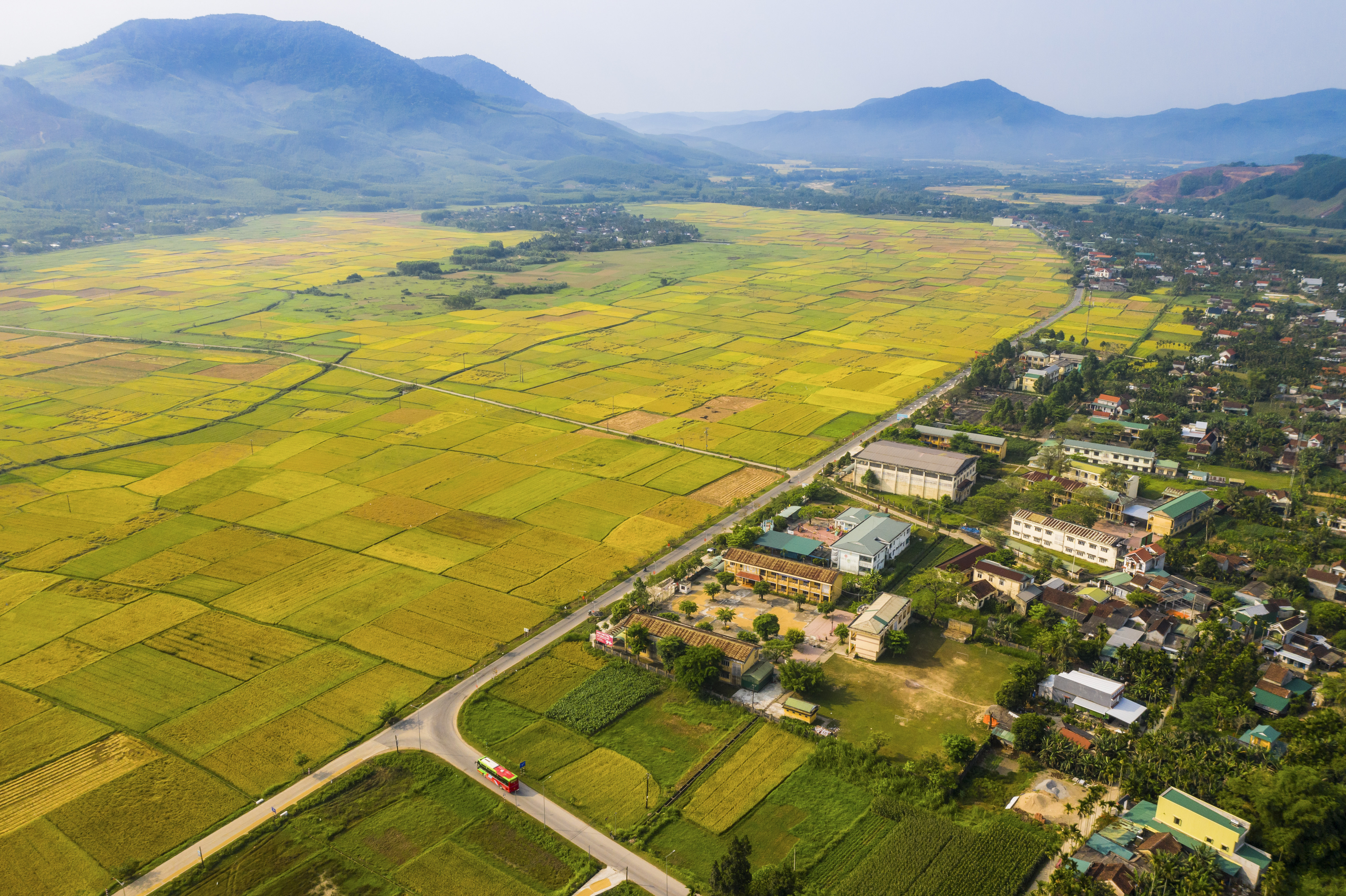 Cung_duong_Ket_noi_phat_trien_kinh_te___-_Doan_Vuong_Quoc_69f2a